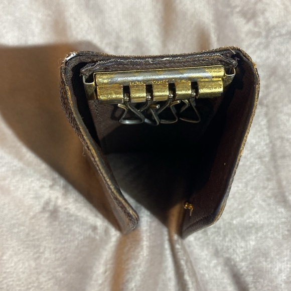 Louis Vuitton Damier Ebene key pouch - Picture 8 of 13